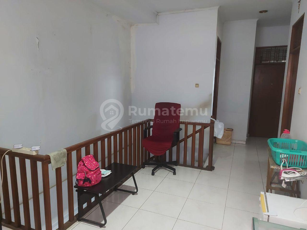 Rumah 2 Lt Murah Dlm Komplek Elit Duren Sawit, Jakarta Timur