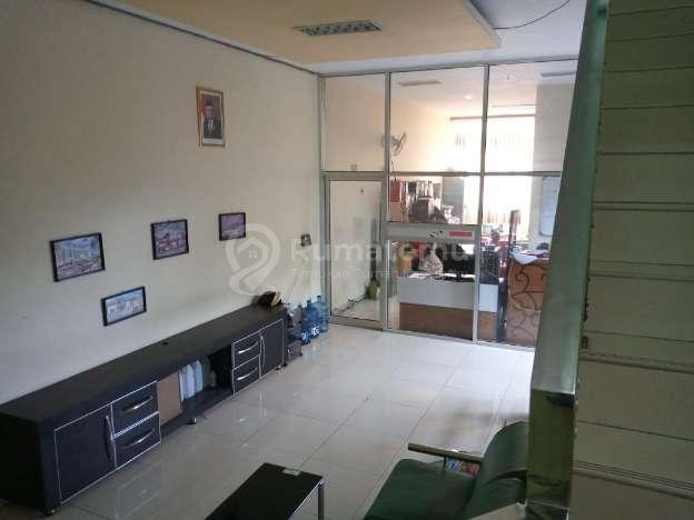 SEWA Gedung / perkantoran / gudang, show room di Jl. Moh. Toha mainroad pusat kota, strategis 