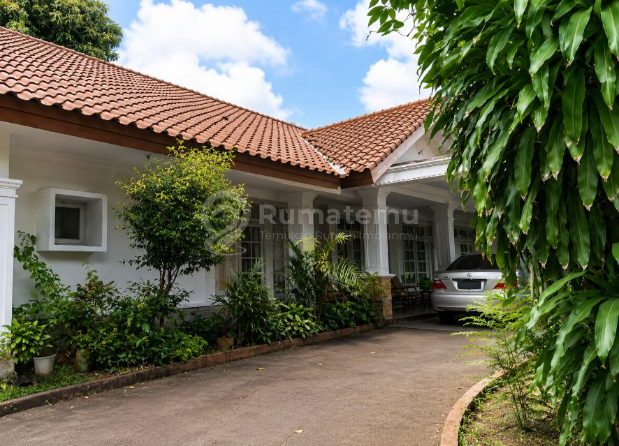 Jual 2 rumah masih layak pakai diatas 1 tanah luas hitung tanah saja Senopati