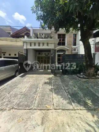 Rumah Dalam Komplek Lokasi Bebas Dari Banjir