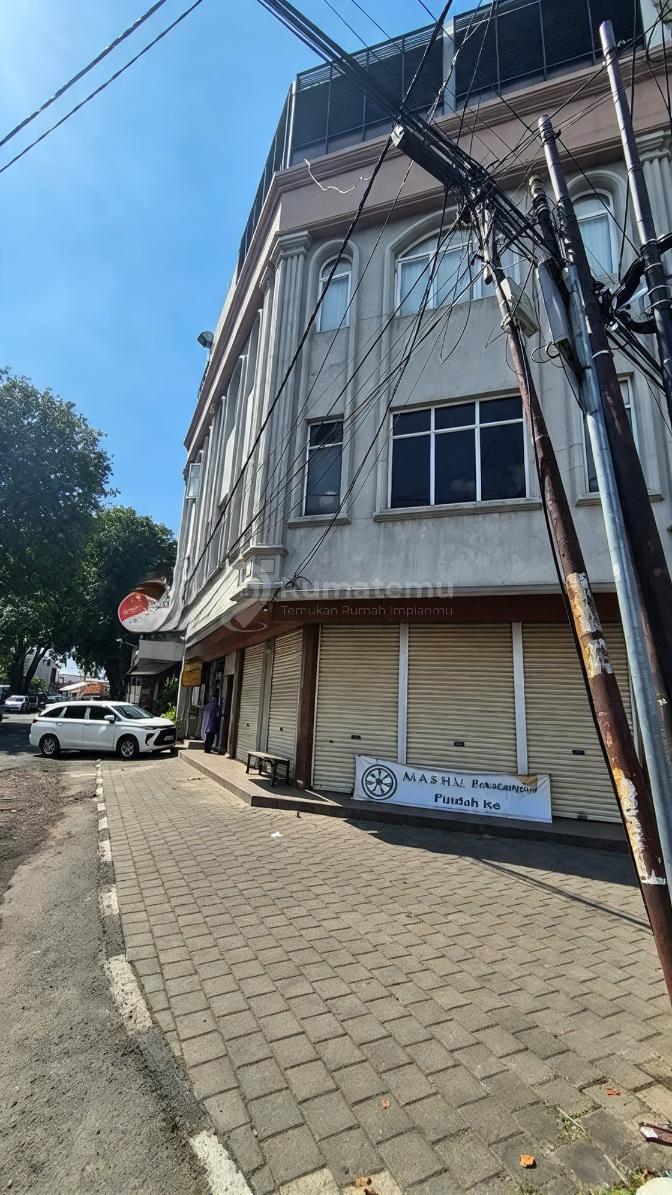 Ruko Ex Resto,Tepat Didepan Stasiun Parujakan Cirebon 300 M², cocok untuk Kantor, showroom, retail, klinik, F&B, maupun berbagai kebutuhan usaha komersial.