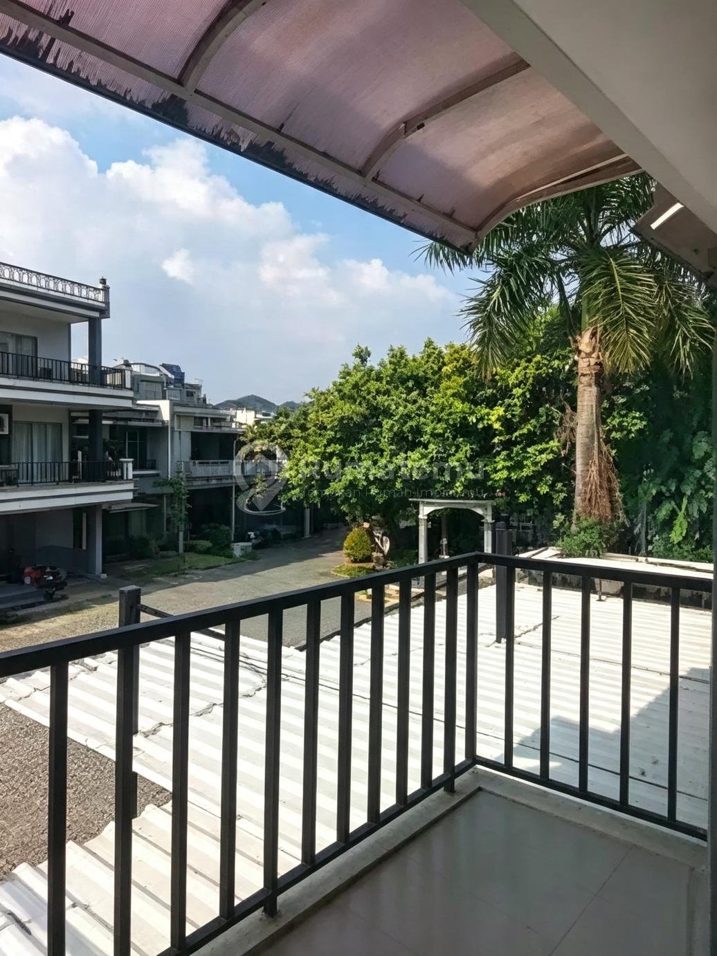 Dijual Rumah Siap Huni Dalam Cluster The Royal Cibubur Jakarta Selatan