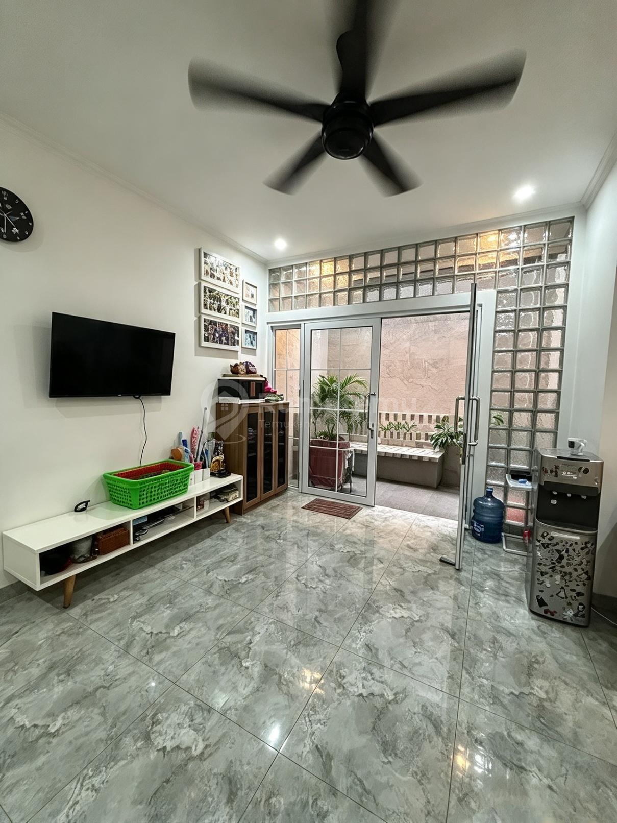 DIjual Yang Jarang Ada Rumah Lt180 2 Kamar di LT 1 Dapur Terpisah Dkt Mal Sms