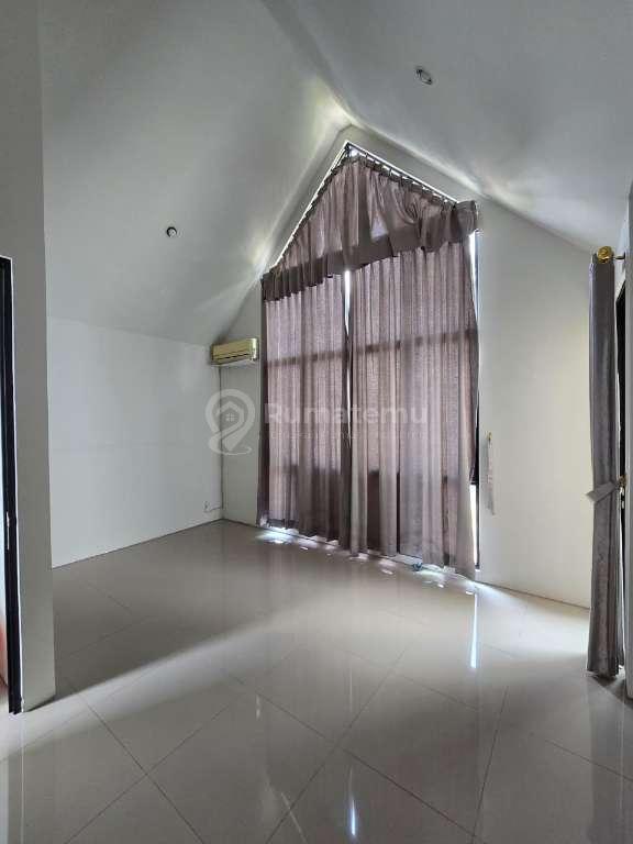 DISEWAKAN – RUMAH HOEK CITRA GARDEN PURI, JAKARTA BARAT