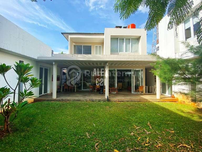 Jual rumah dan bangunan baru 2 lantai dengan halaman yang luas, lokasi di prime Bangka, Jakarta