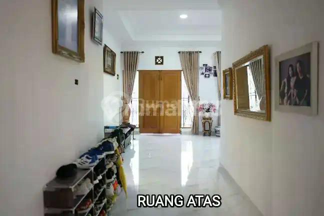 Rumah Mewah Akses Mobil Area Kebon Jeruk, 100 Meter ke Jalan Kebayoran Lama dan 1.3 K ke Itc Permata Hijau
