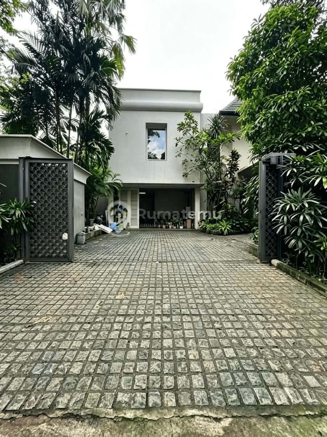 Dijual Rumah di Brawijaya, Dekat Hotel Darmawangsa, Keb. Baru