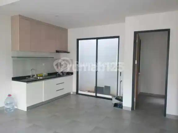 Rumah 2 Lantai Disewakan 65Juta Pertahun di Cluster Yuthica BSD City Dekat Teras Kota