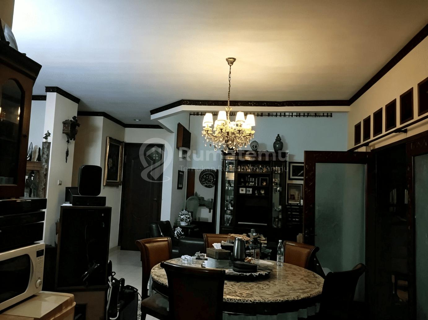 Rumah Super Strategis dan Sejuk Ada Taman di Hang Jebat. 1 km ke Mabes Polri.