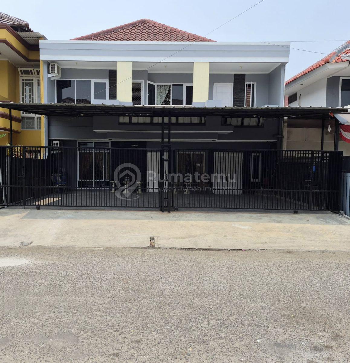 DISEWAKAN Rumah 2 Lantai dengan 10 Kamar Tidur yang Nyaman dan Siap Huni dengan Lokasi yang Strategis dekat Fasilitas Umum dan Hiburan di Taman Modern, Cakung