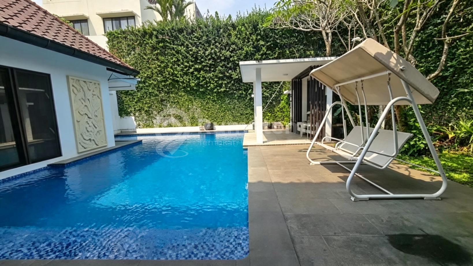 Rumah di De Park, Dekat Nanyang, Ada Pool, Furnish