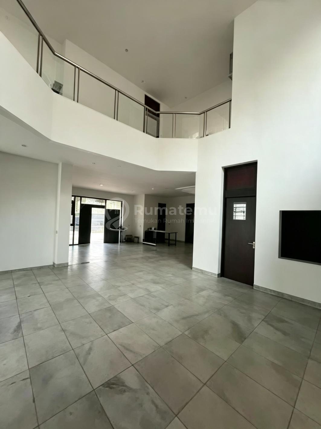 Dekat Gbk, Dijual Rumah Siap Huni Ada Kolam Renang di Permata Hijau Jakarta Selatan