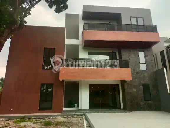 Alam Sutera Cluster Palmyra Rumah 3 Lantai Hook & Lift
