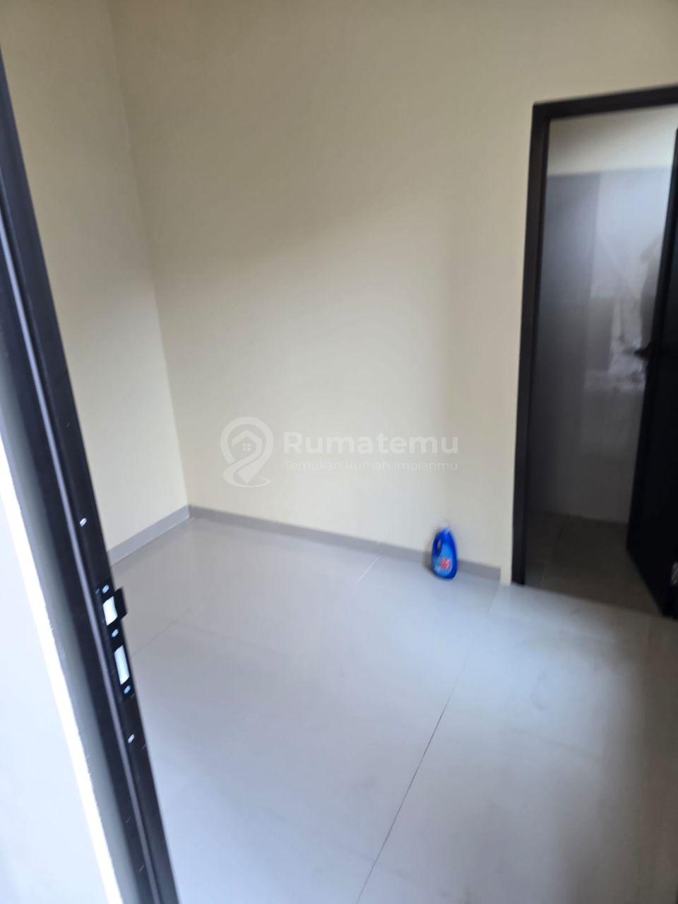 Rumah Siap Huni di Meruya Park Residence, Rp. 2,45M, SHM 