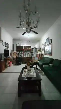 Rumah Dalam Komplek Akses Jalan Lebar di Duren Sawit
