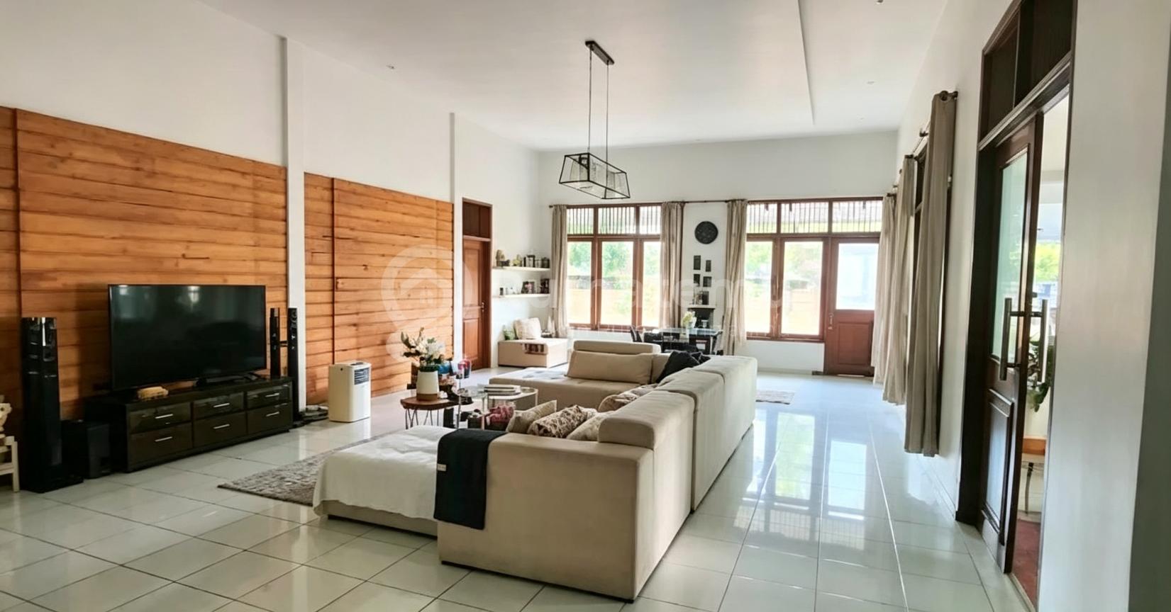 Rumah dengan Tanah di Bekasi bisa Untuk.usaha
