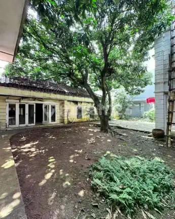 Dijual Rumah 2 Lantai di Menteng. Lokasi Elite, Dekat Jl. Suwiryo