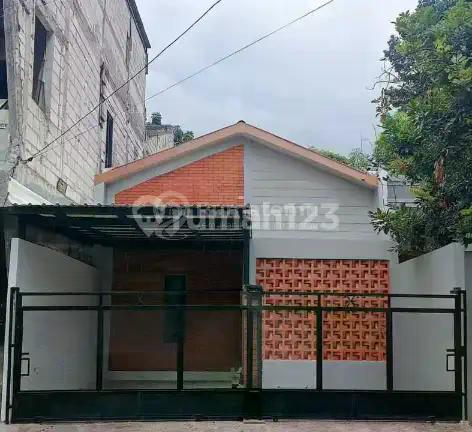 Rumah Baru Siap Huni, 50 Meter ke Jalan Muhi Raya Pondok Pinang