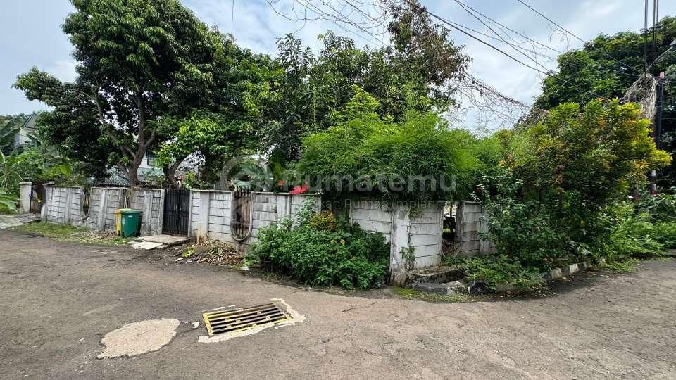 Dijual tanah hoek 3 sisi hunian komplek di perum Bukit Cireundeu Dekat pintu masuk Lanud Pondok Cabe
