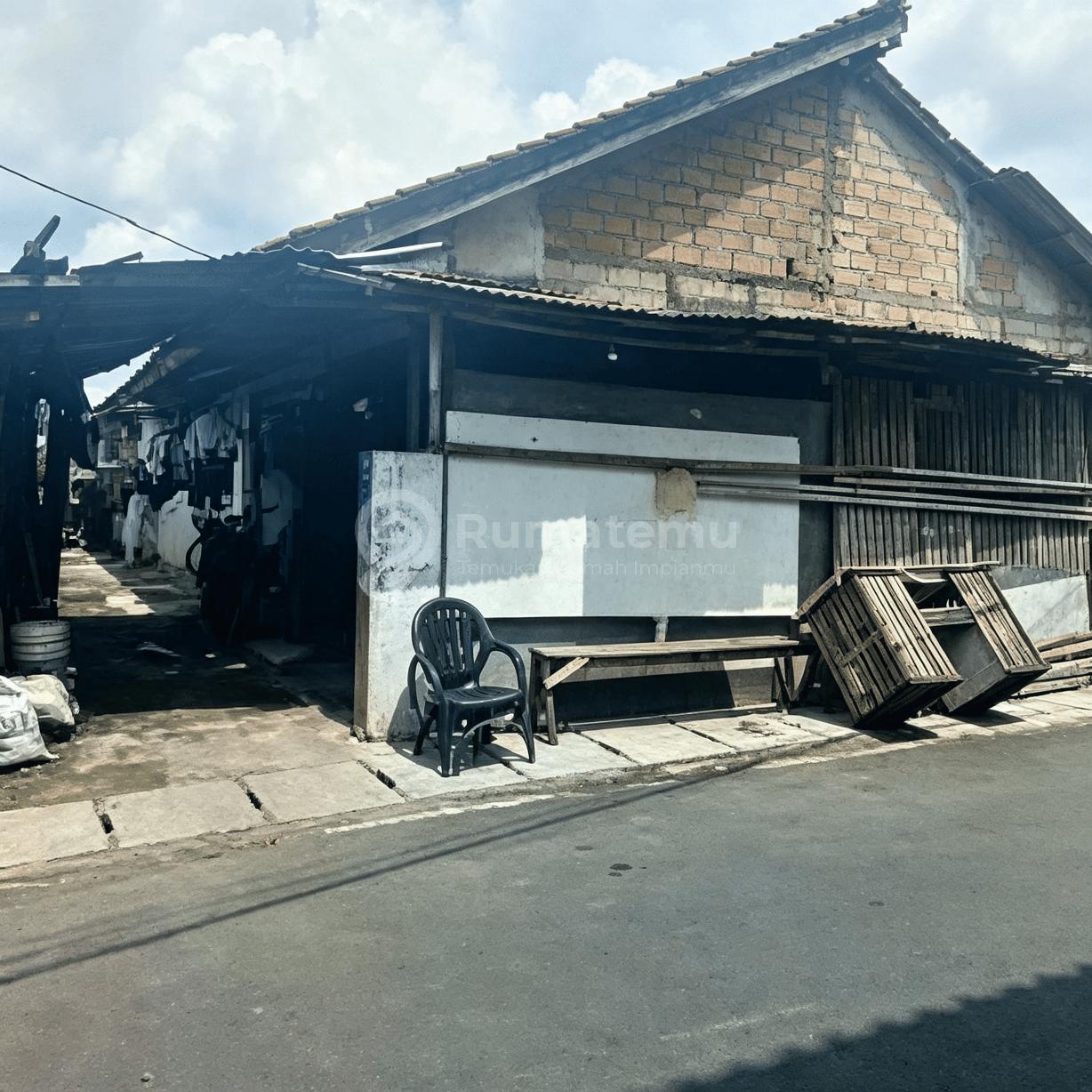 Posisi Hook, Rumah Siap Bongkar Masuk Komplek, 2 Km ke Rsud Cengkareng