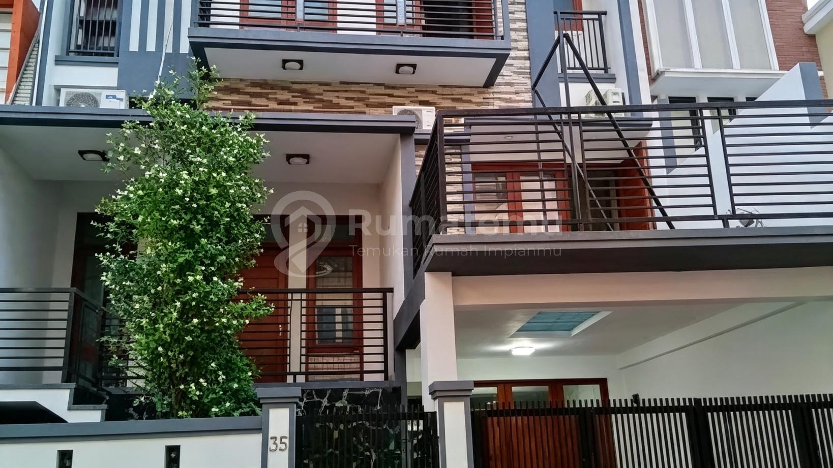 Turun Harga Diskonbesar Dijual atau Disewakan.rumah Fully Furnished Lux Bebas Banjir4 Lantai Dekat Sudirman Semanggi Jakarta Selatan