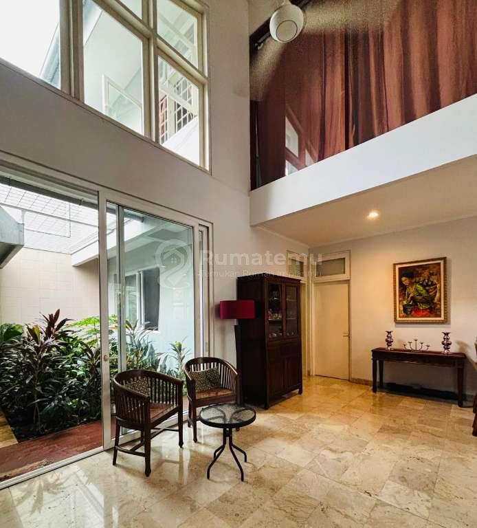 Disewakan rumah modern luas dengan pool di Cilandak Barat ,Jakarta Selatan