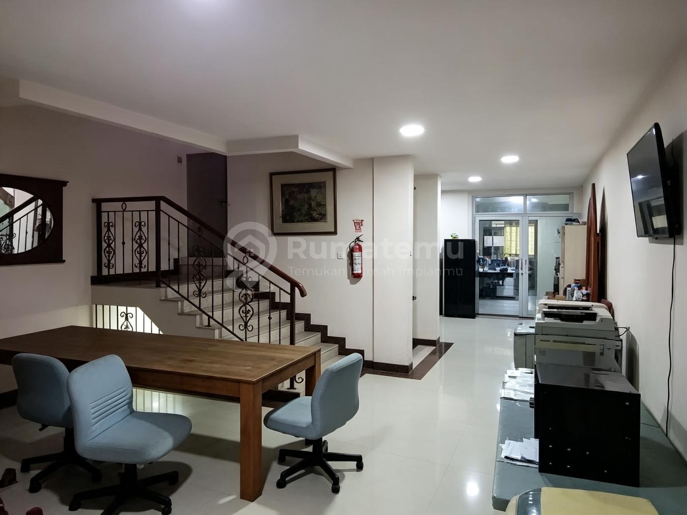 DIJUAL RUKO 3 LANTAI 232M2 DI KRAMAT, SENEN, JAKARTA PUSAT, HGB