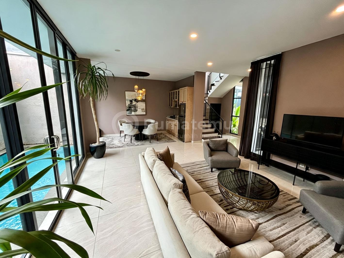 Jual town house cluster baru dengan swimming pool unit tertentu di Jeruk Purut