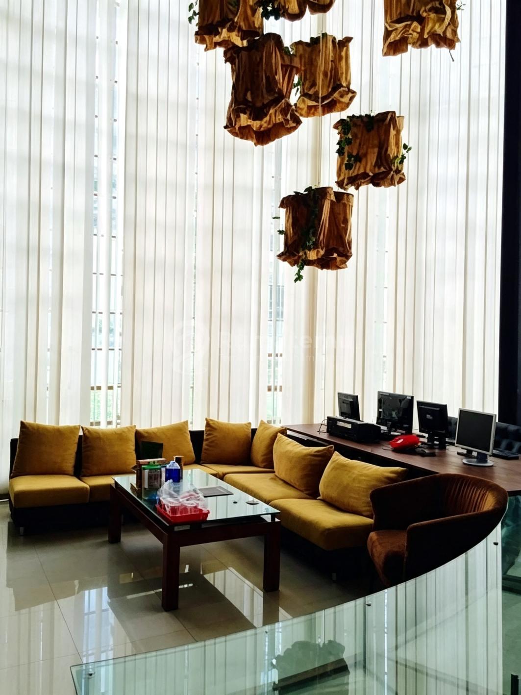 Dijual Rumah Cantik Mewah Strategis Konstruksi bangunan dari baja, Area Bukit Gading VIlla