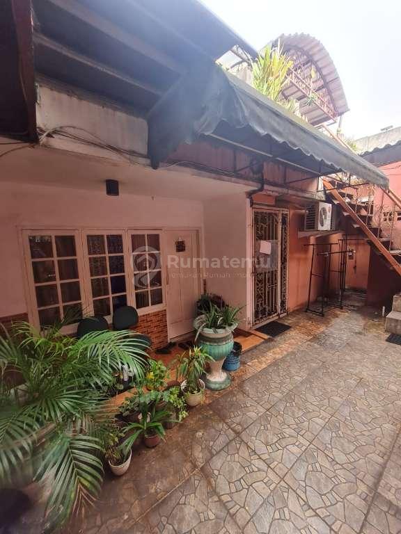 Dijual rumah kost dan kios aktif Lokasi pinggir jalan di Jati Padang, Pasar Minggu