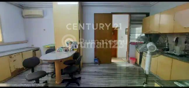 Rumah Lama 1 Lantai Dalam Komplek Permata Hijau