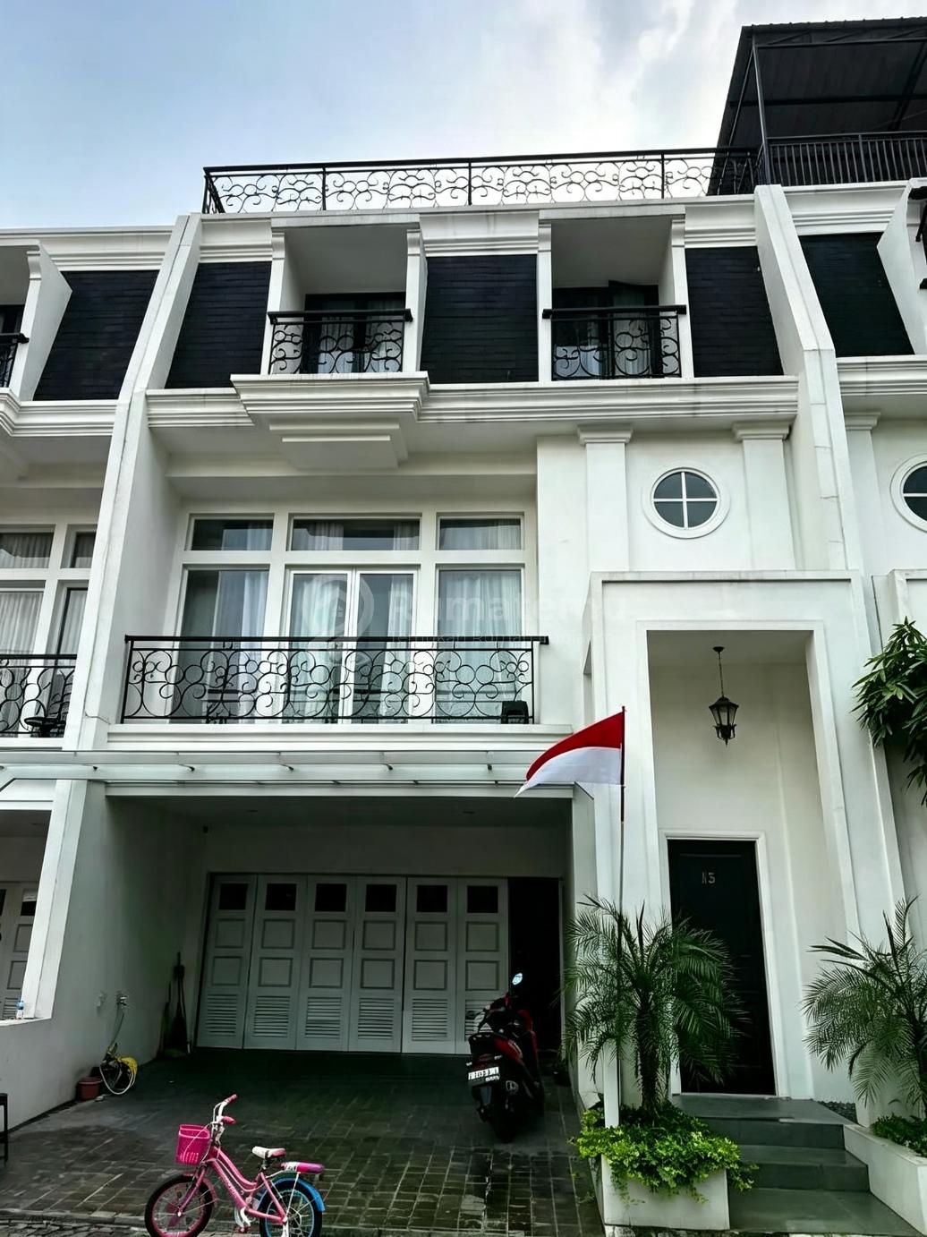 RUMAH MEWAH MADJA RESIDENCE,3 KT 121 M2,MERUYA,JAKARTA BARAT
