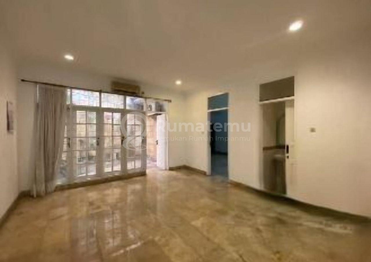 DISEWA RUMAH TINGKAT 2 DI DAERAH KEBAYORAN BARU