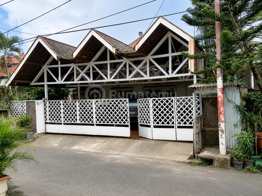Dijual Cepat B U  Rumah vintage terdapat paviliun untuk praktek dokter, Senen, Jakarta Pusat
