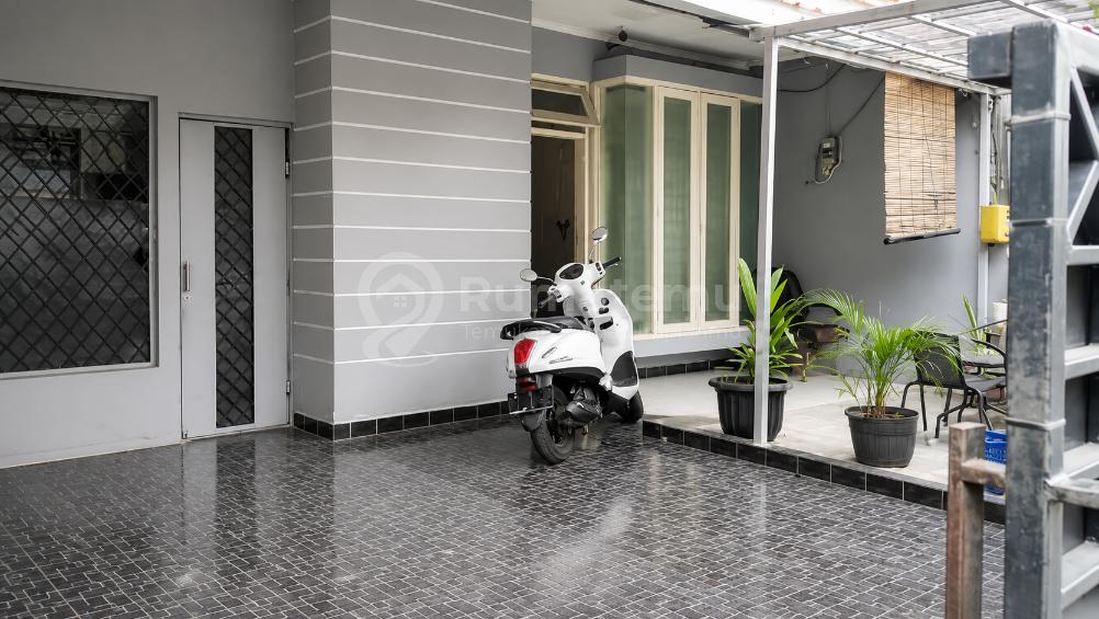 Rumah Akses 2 jalan mobil Carport 2 mobil Dalam Komplek Taman Alfa Indah, Joglo, Kembangan