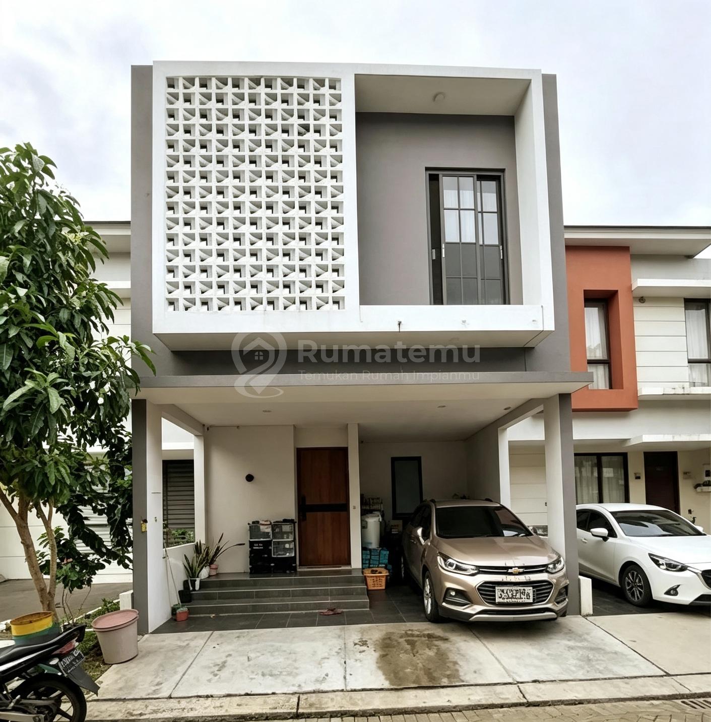 Dijual Rumah Bagus Classic Siap Huni Harga Menarik di Graha Raya