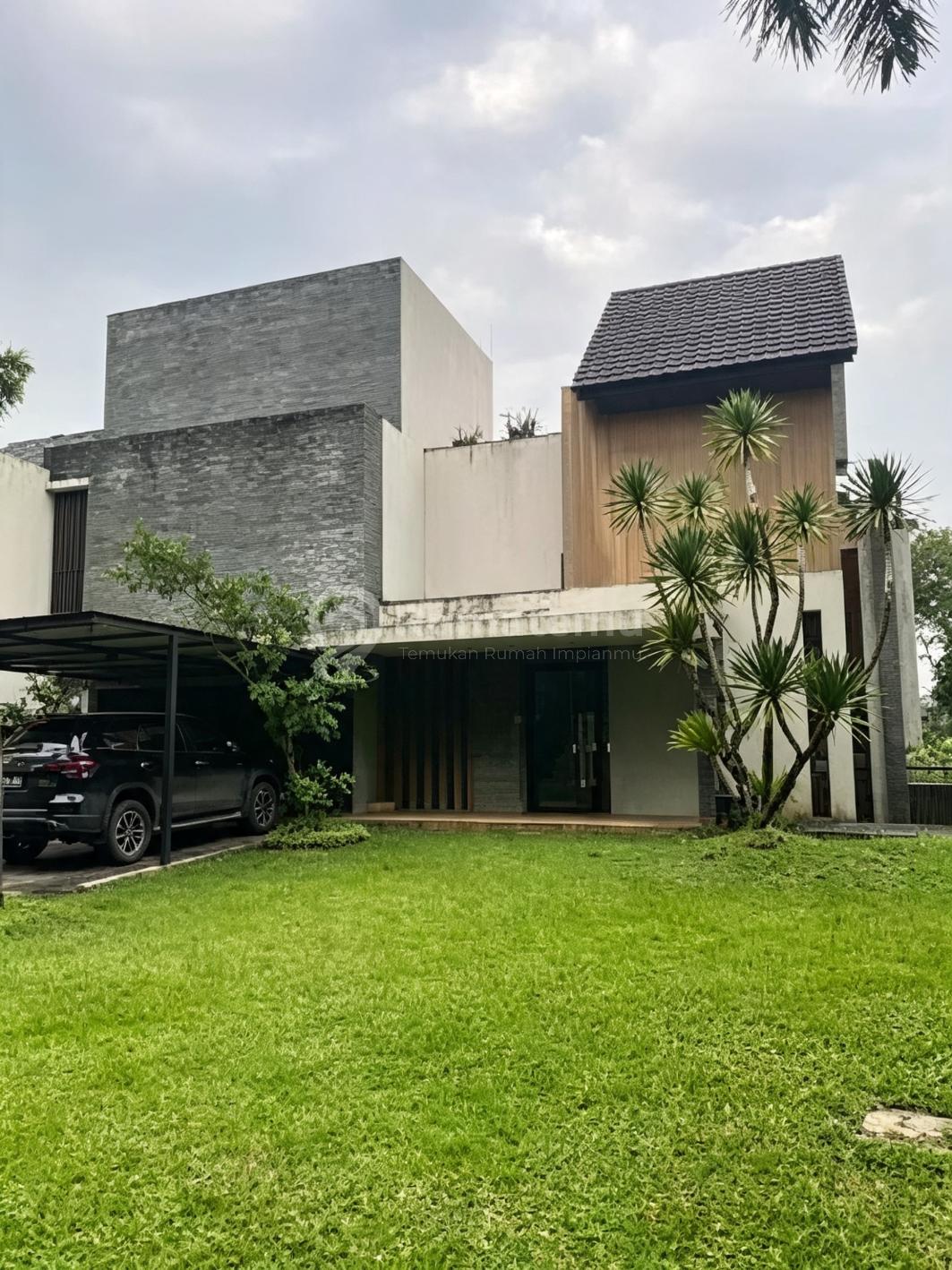 Rumah 2 Lantai Siap Huni Ada Kolam Renang Hadap Timur Ada Ruang Karaoke The Green Bsd