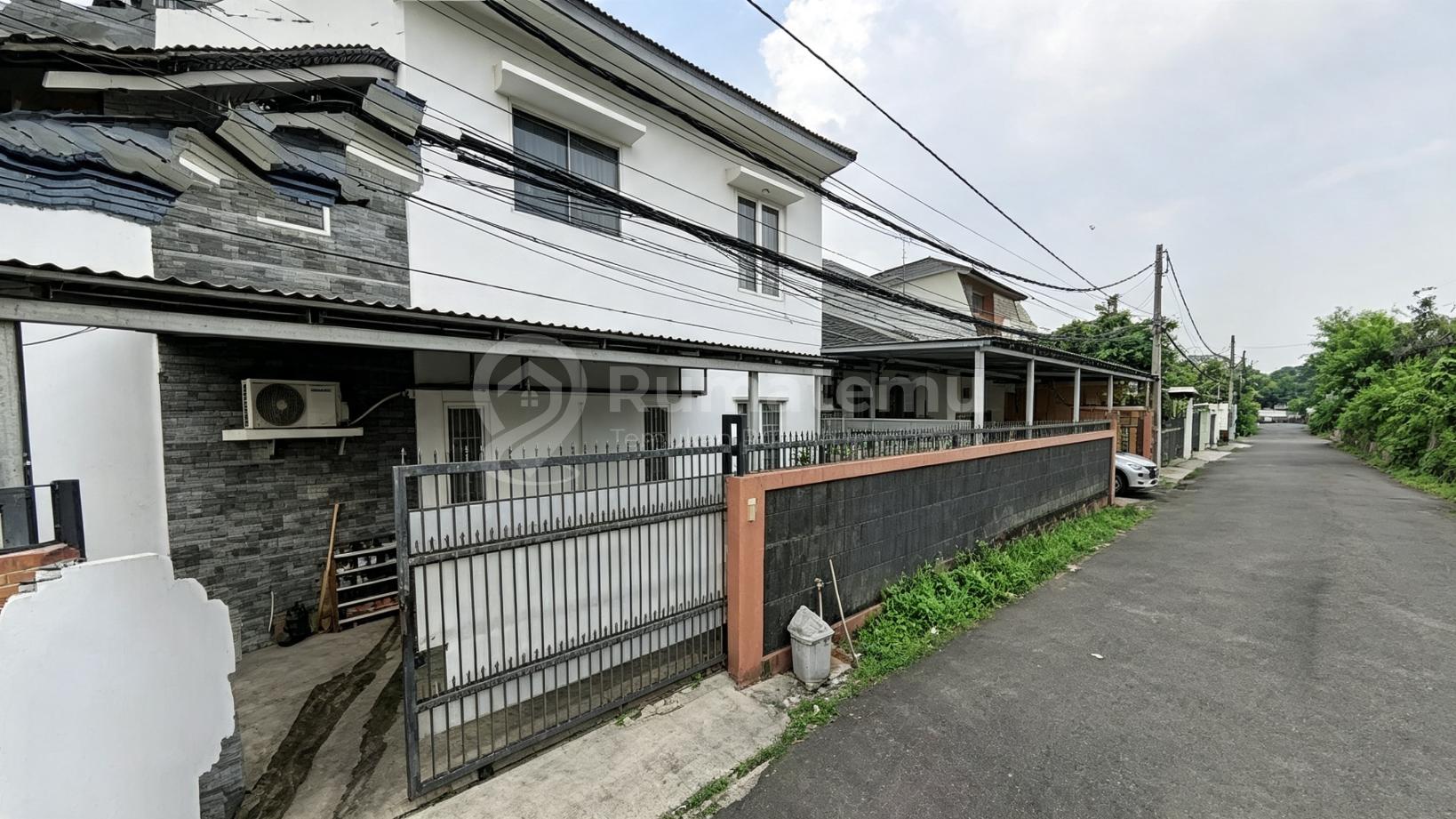 Sewakan Rumah Hook Mewah di Pejaten Timur, Pasar Minggu, Jakarta