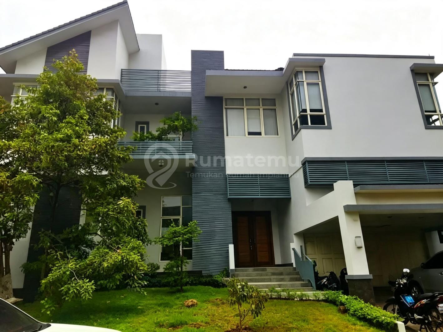 Dijual Rumah Mewah 2,5 Lantai di Taman Telaga Golf, Bsd City