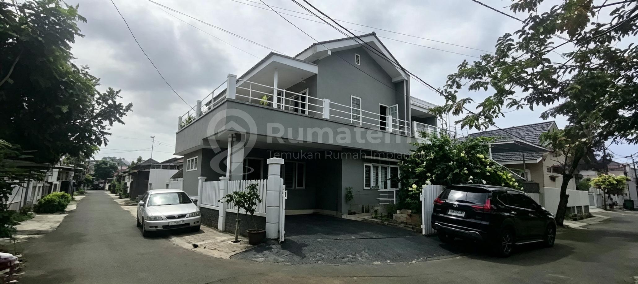 Dijual Rumah Hook 2 Lantai Gaya Farm di Griya Loka