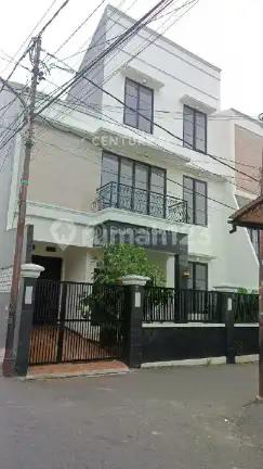 Rumah Baru 3 Lantai di Kalibata Jakarta Selatan