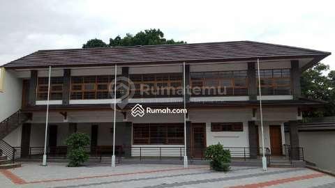 Di jual cepat Hotel di cipanas garut Lokasi sangat2 strategis, antara Santika hotel dan cahaya villa