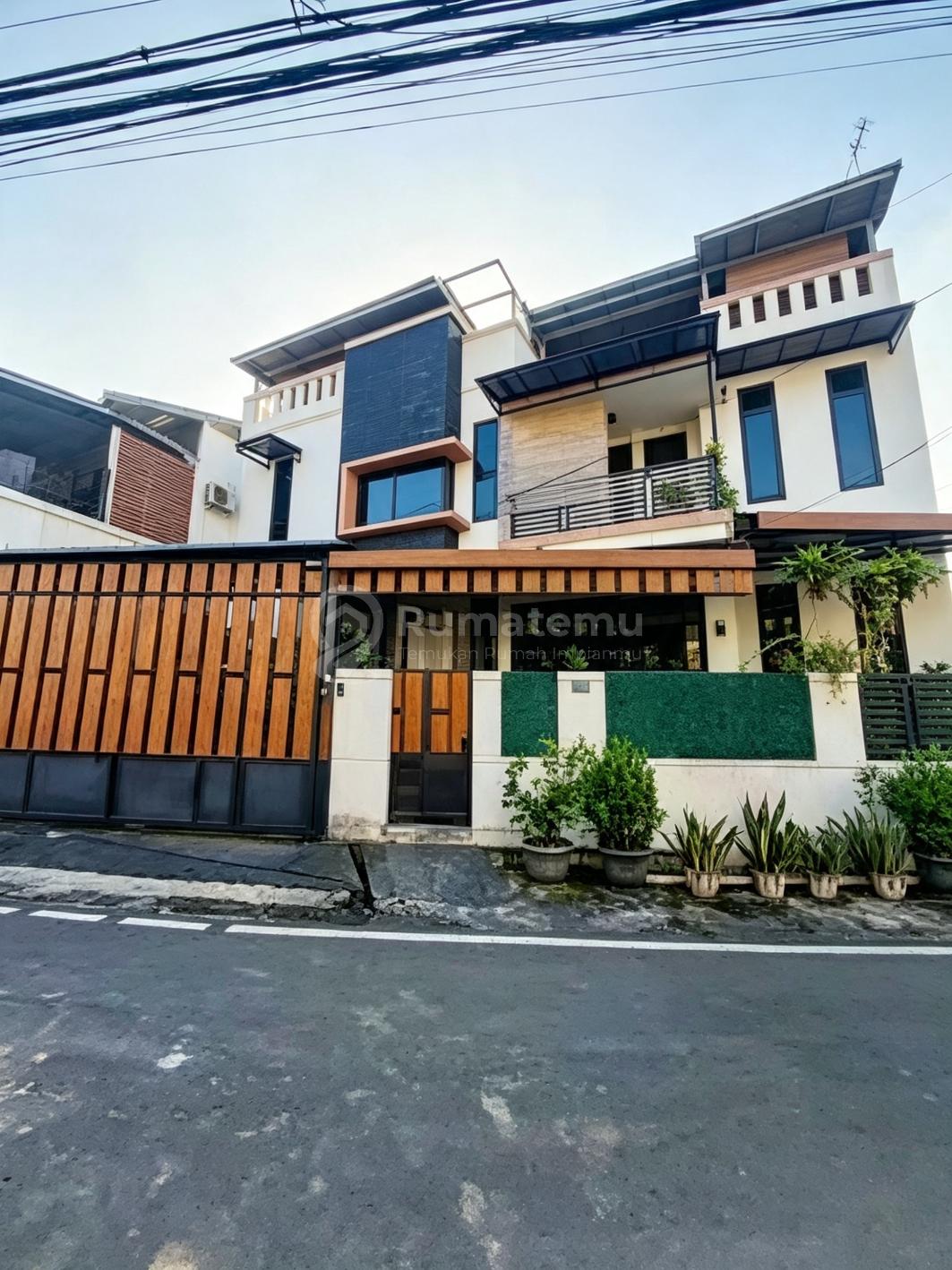 Rumah Mewah Siap Huni di Pondok Kelapa Jakarta Timur