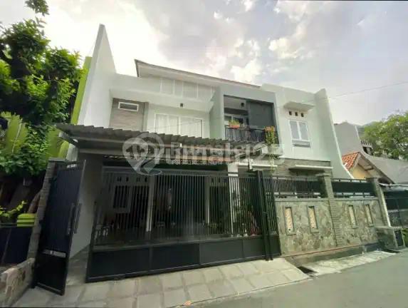 Rumah Full Furnished dengan Interior Design Mewah di Rawamangun