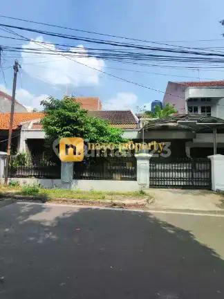 Rumah Pinggir Jalan Utama Komplek di Pondok Kelapa Duren Sawit