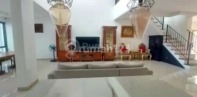 Rumah Classic Design Menarik Furnish Menarik Strategis