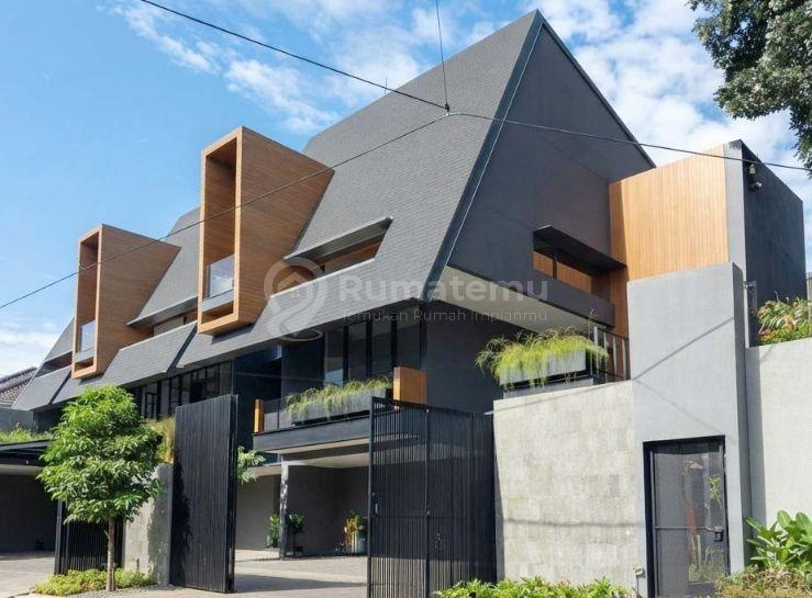 Mewah Dengan Lift & Home Theater 