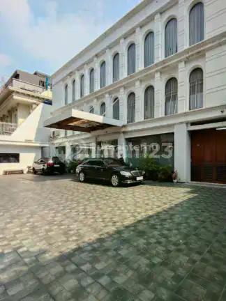 Gedung 3 Lantai + Rooftop Di Prime Area Kebayoran Baru