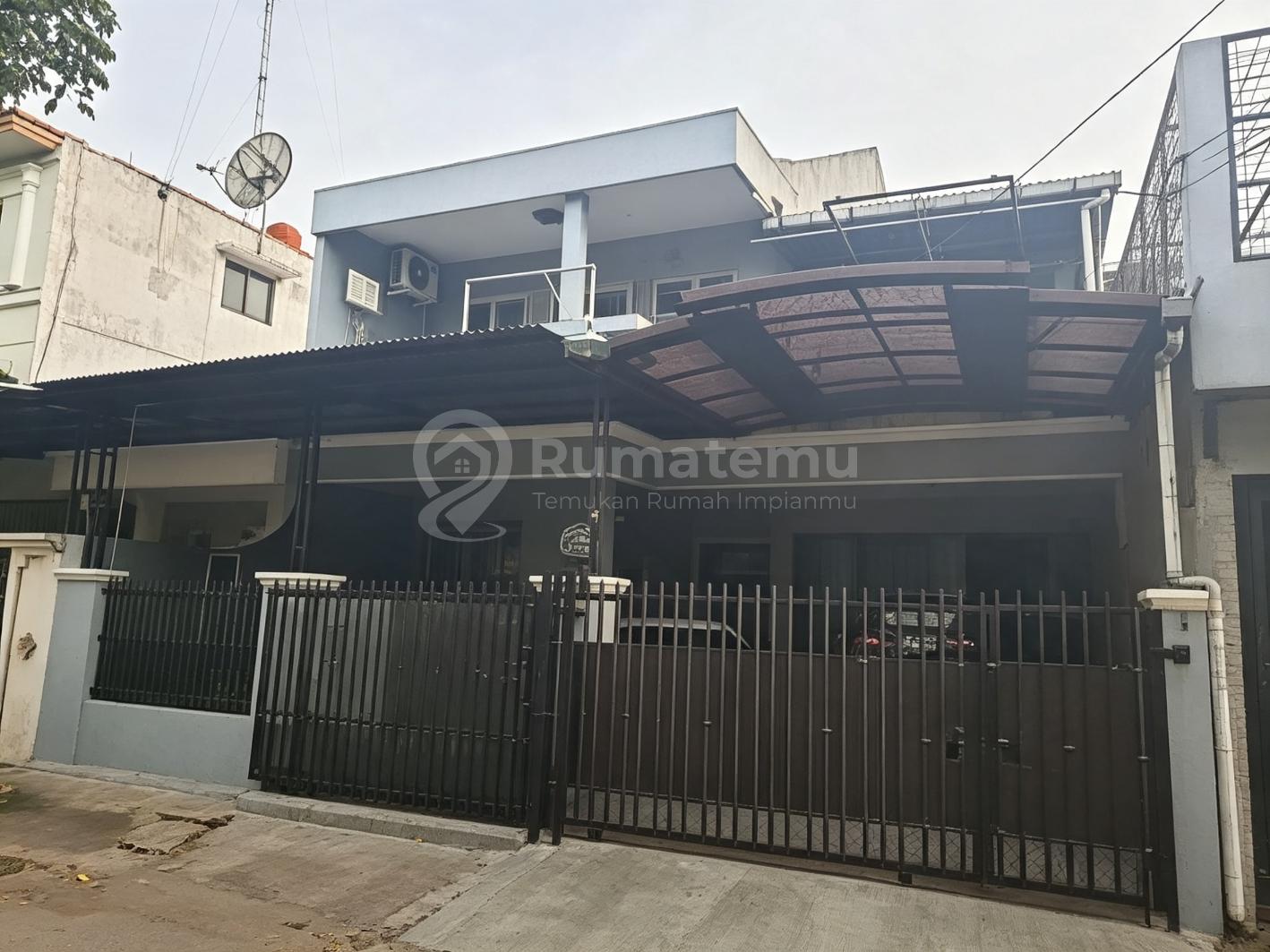 Dijual rumah komplek siap huni 2 Lantai Lokasi Rumah Sangat Strategis di Petukangan Selatan