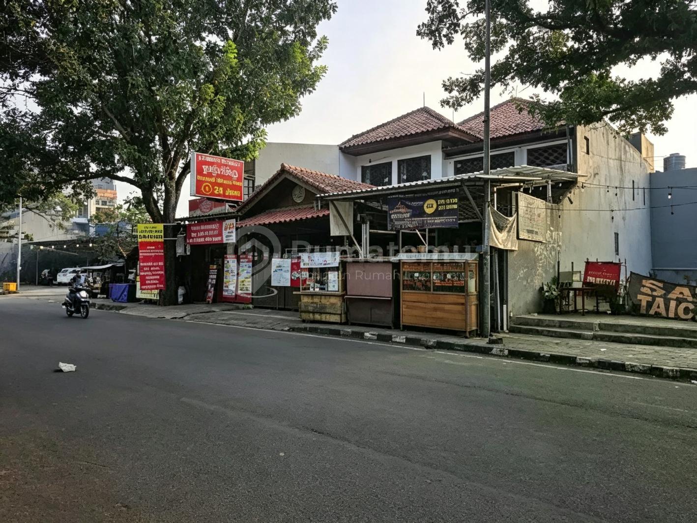 Dijual Rumah hadap barat cocok untuk segala jenis usaha Kencana Loka BSD